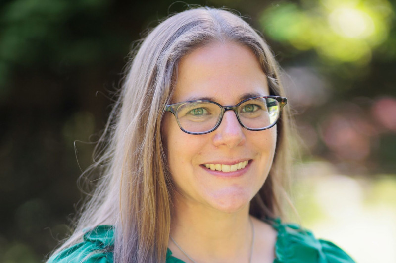 Rachel Stark headshot