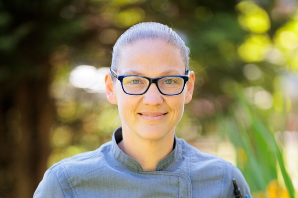 Rachel Stark headshot